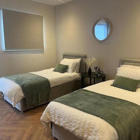 New 2 Bedroom Apartment Rickmansworth Town Centre Экстерьер фото